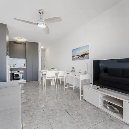 New In Cristianos Renovated With Ac, Steps From Playa Vistas * 아로나