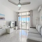 New In Cristianos Renovated With Ac, Steps From Playa Vistas Διαμέρισμα *