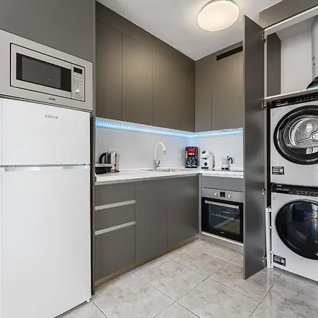 New In Cristianos Renovated With Ac, Steps From Playa Vistas Appartamento