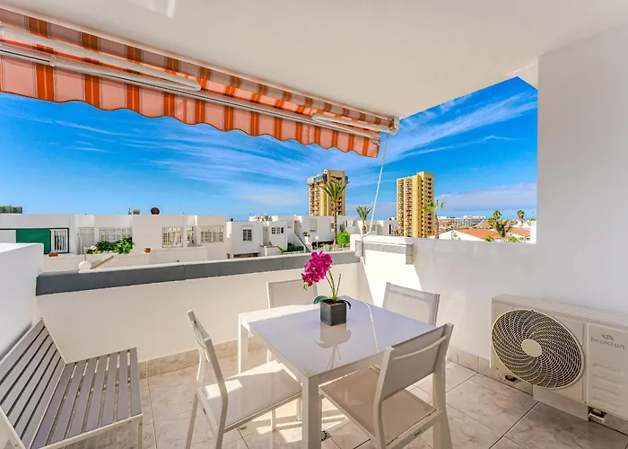 New In Cristianos Renovated With Ac, Steps From Playa Vistas Apartmán *