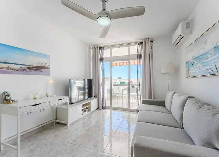 New In Cristianos Renovated With Ac, Steps From Playa Vistas Apartmán *