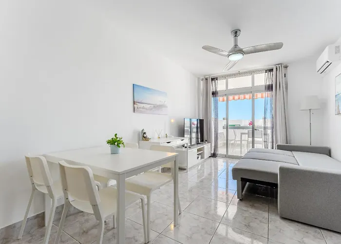 New In Cristianos Renovated With Ac, Steps From Playa Vistas Apartmán *