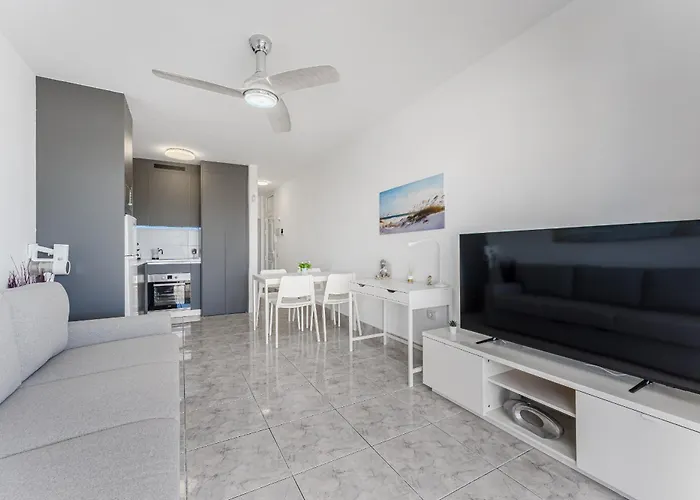 New In Cristianos Renovated With Ac, Steps From Playa Vistas * Arona (Tenerife)