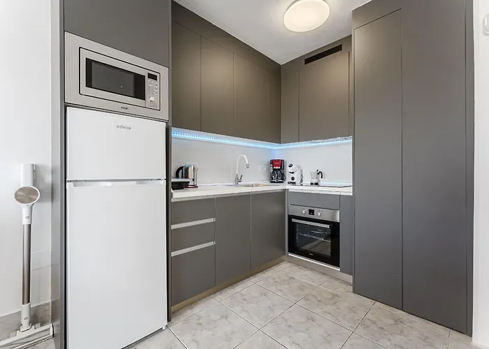 Apartmán New In Cristianos Renovated With Ac, Steps From Playa Vistas *