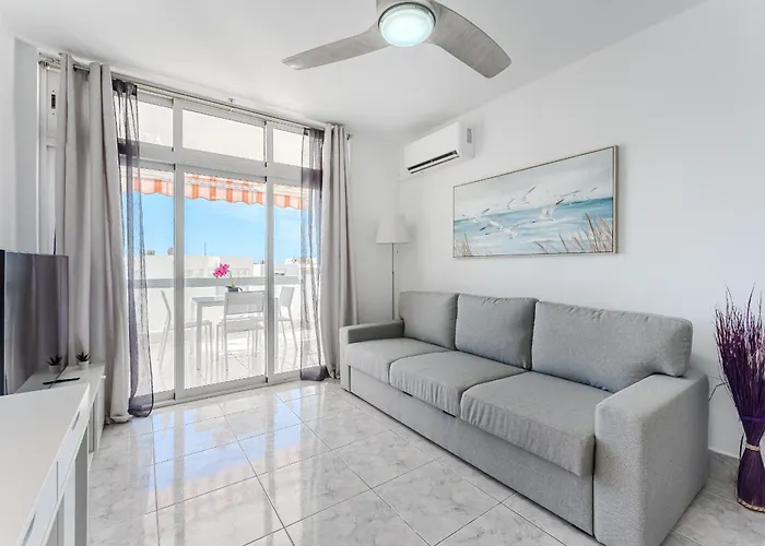 Apartmán New In Cristianos Renovated With Ac, Steps From Playa Vistas