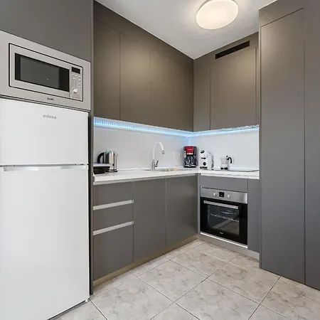 Daire New In Cristianos Renovated With Ac, Steps From Playa Vistas *