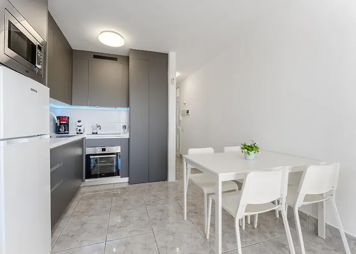 New In Cristianos Renovated With Ac, Steps From Playa Vistas *